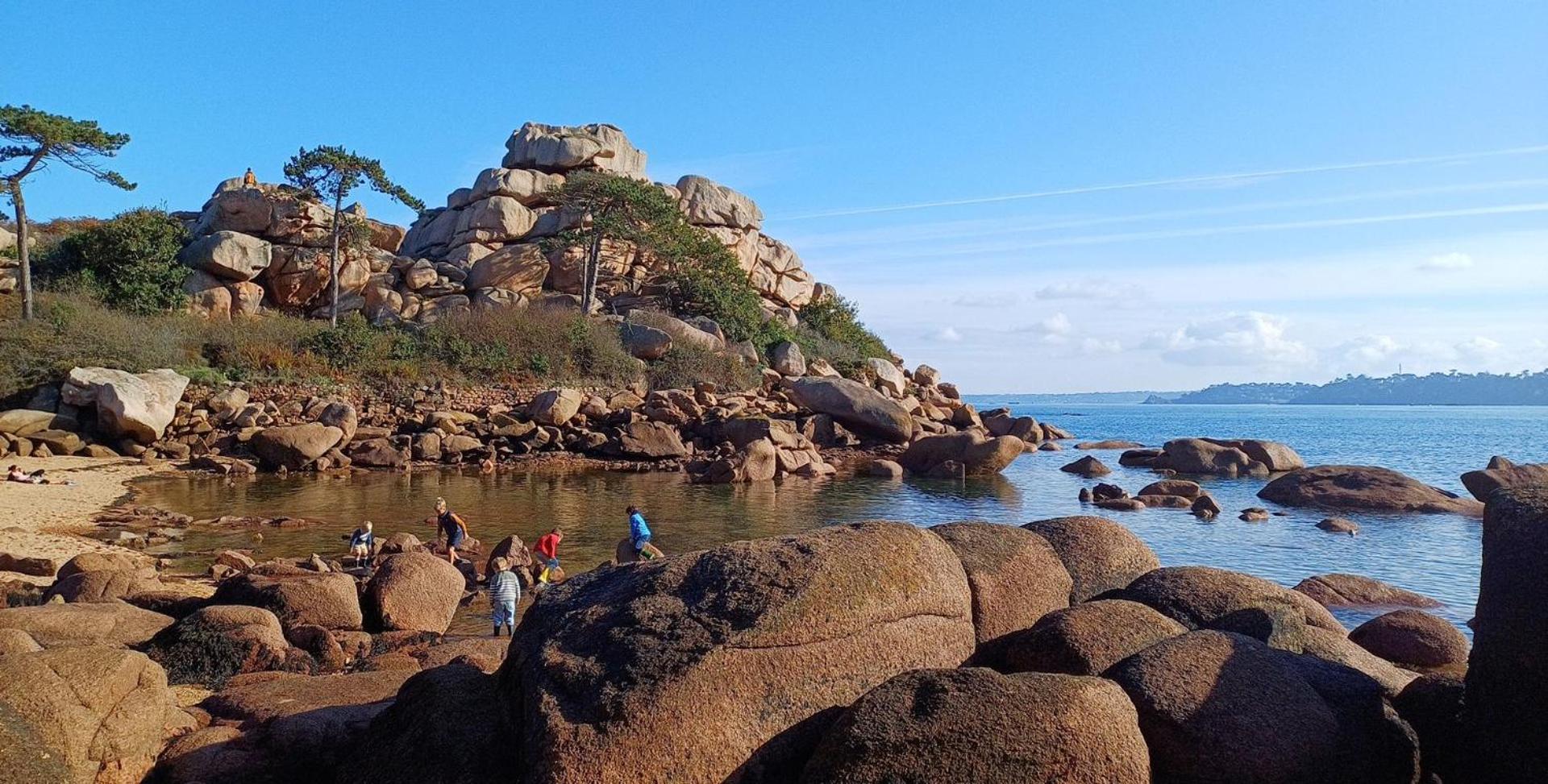 A Cote Du Port De Ploumanac'h Perros-Guirec